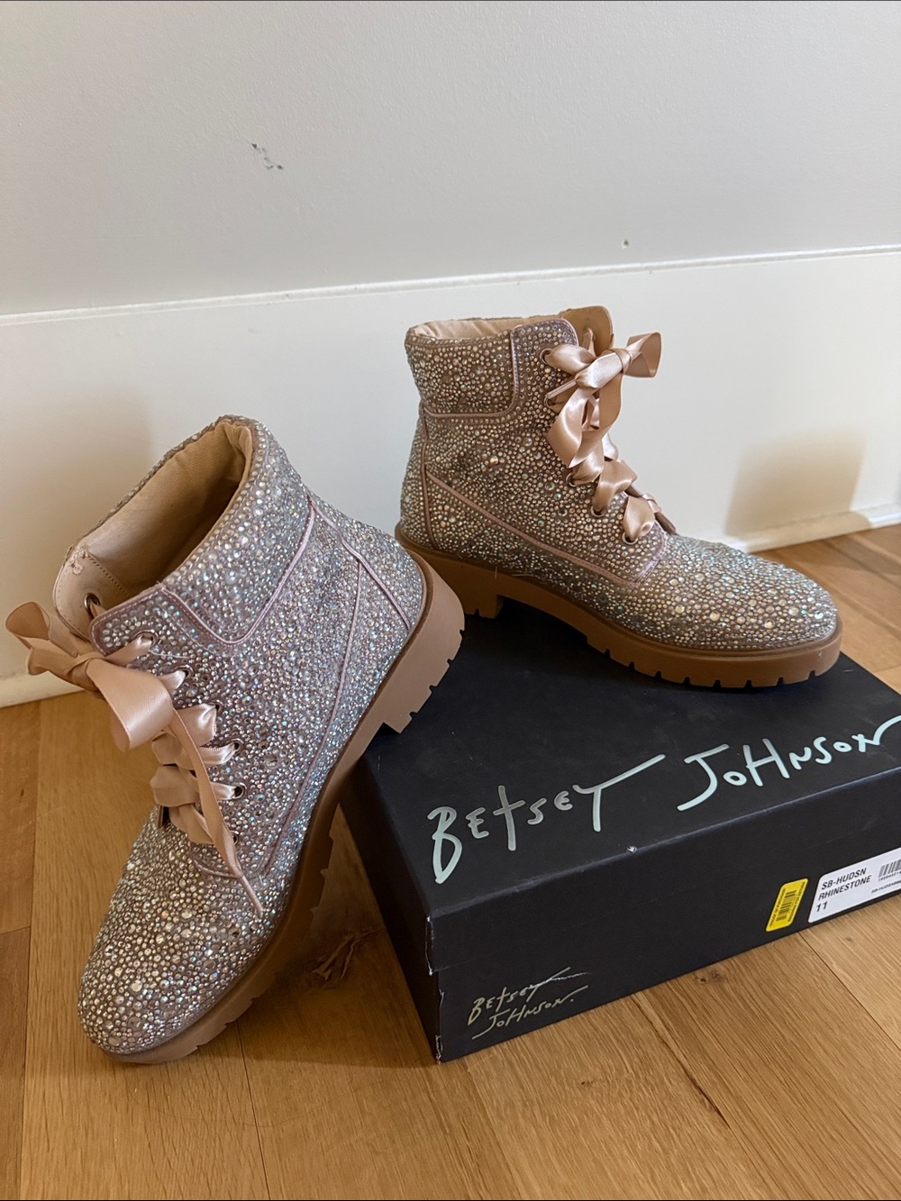 ✨Betsy Johnson Sparkle Combat Boots ✨ Women’s Sz 11 Rhinestone x Champagne